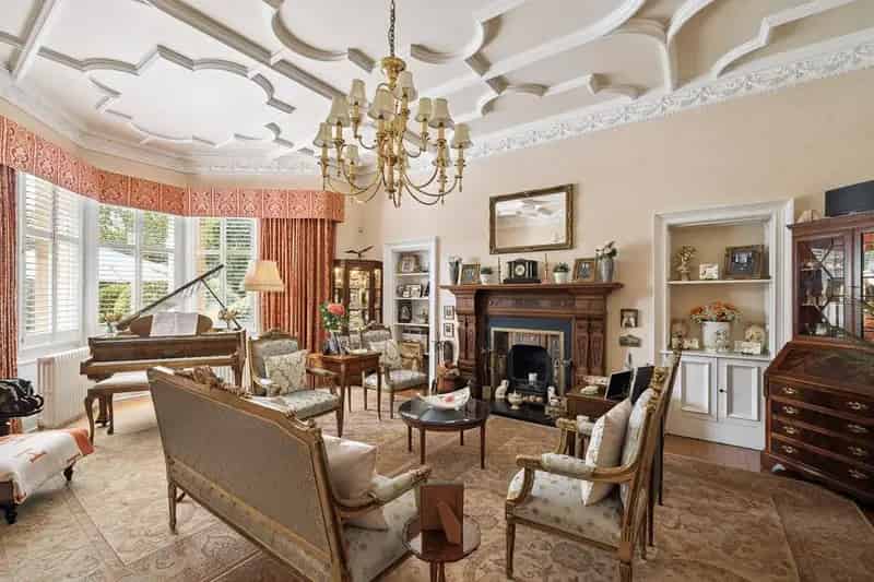4 Bedroom Apartment for Sale in Edinburgh New Town
