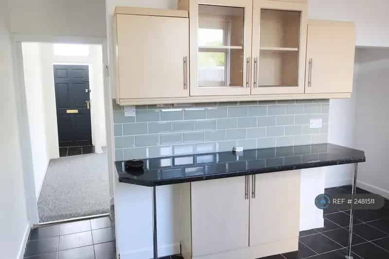2 Bedroom House Westhoughton - Spacious Family Home