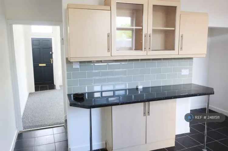 2 Bedroom House Westhoughton - Spacious Family Home