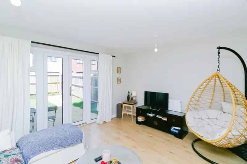 3 Bedroom End Terrace House Waterfront Development No Chain