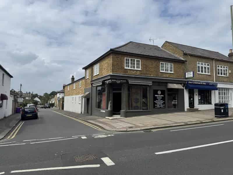 Retail Unit Investment Weybridge 10 Year Lease £18500 Rent