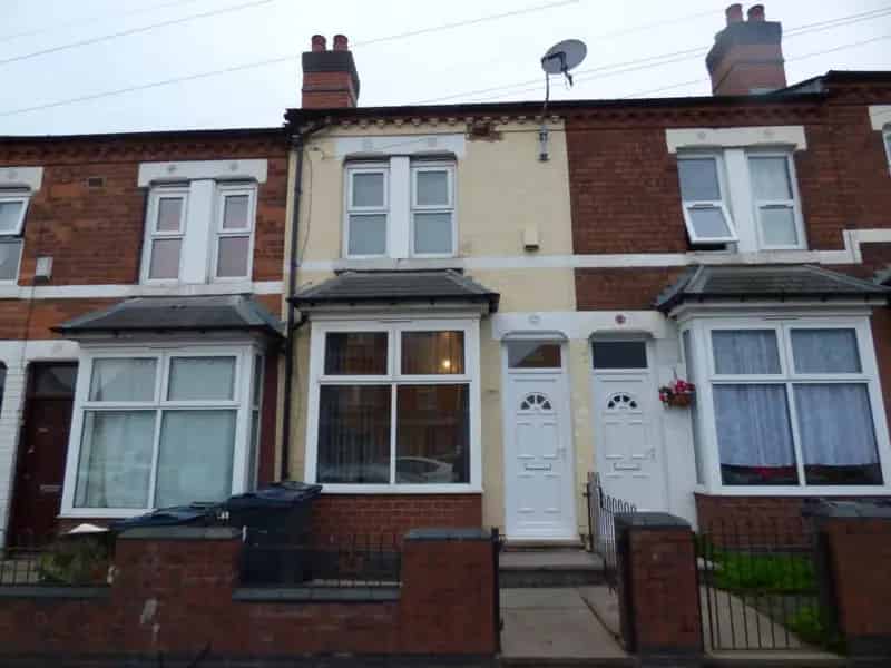 3 Bedroom Terraced House Near Amenities
