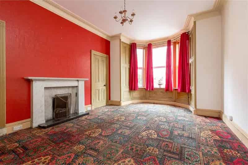 2 Bed Flat - Maindoor with 2 Reception Rooms