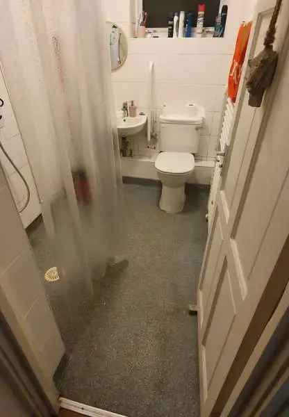 Flat For Rent in Staines-upon-Thames, England