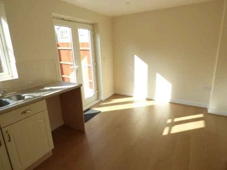 4 Bedroom Townhouse For Sale - Garage, Driveway, No Onward Chain