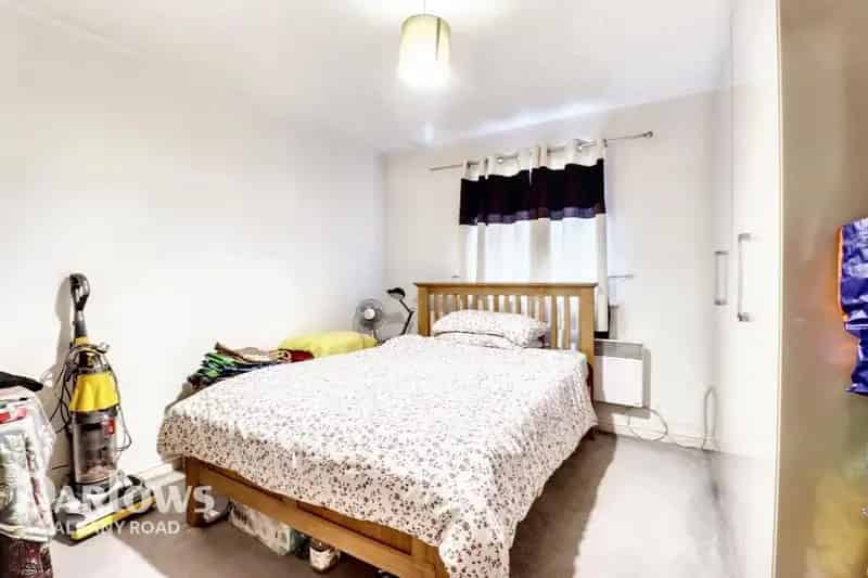 2 Bedroom Flat for Sale - Ensuite, Parking, Open-Plan Living