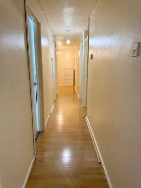 2-Bedroom Flat in Upton Park Near Station and Schools