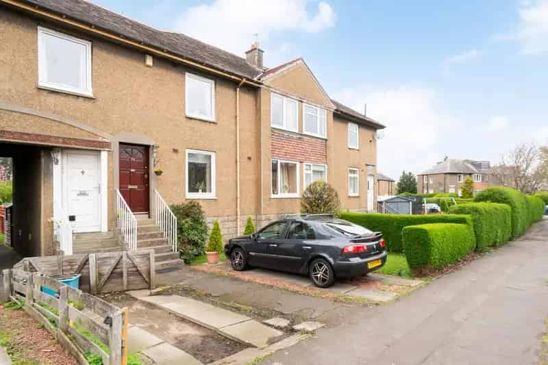 3 Bedroom Flat for Sale in Carrick Knowe Edinburgh