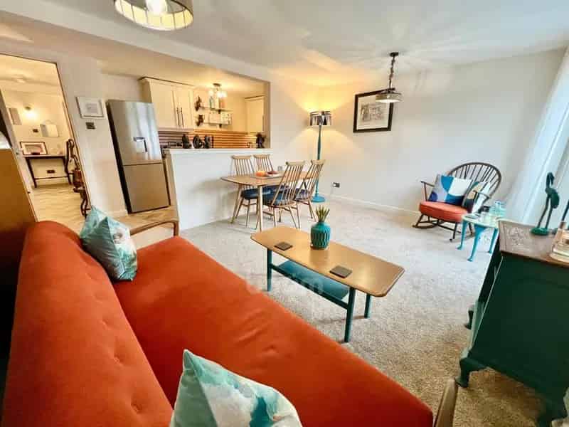 2 bedroom flat for sale