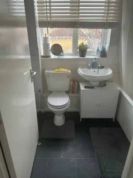 Lovely 2nd Floor Flat Near Retail Park and Train Station