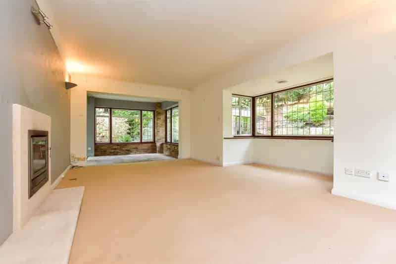 6 bedroom detached house for sale