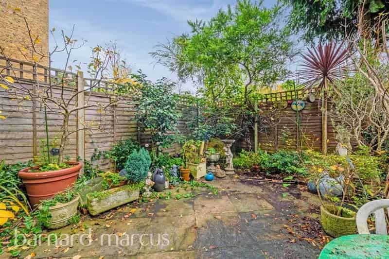 3 Bedroom Maisonette Near Shepherds Bush Common