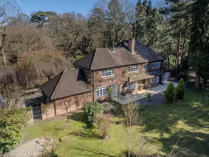 4 Bedroom Detached House for Sale with 1.5 Acres of Gardens