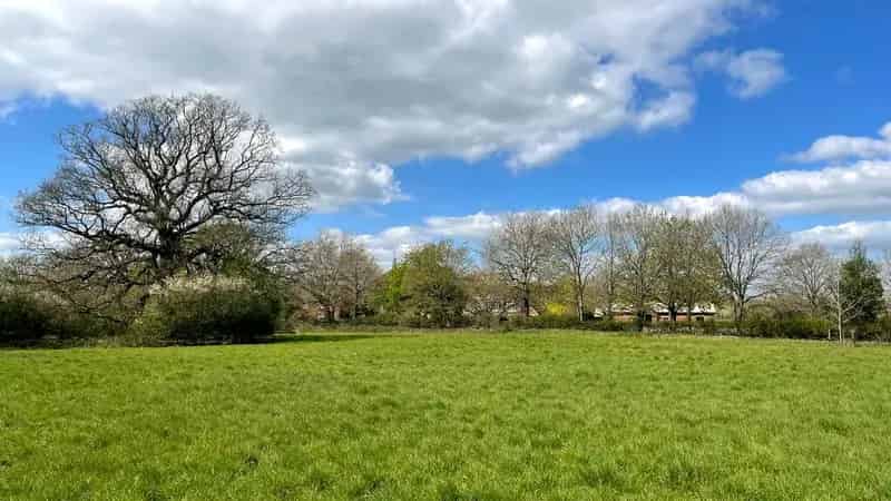 5+ Acres Equestrian Land with Planning Permission near Edenbridge