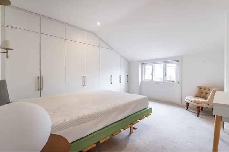 2 Bed Flat Bayswater Top Floor 710 Sq Ft