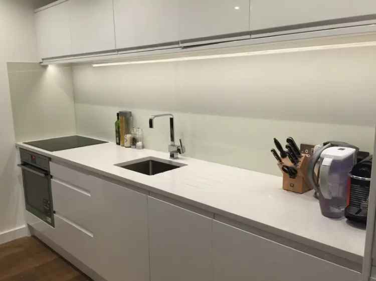 2 Bedroom Flat for Sale in Bayswater
