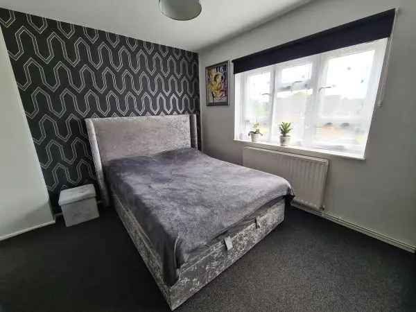 Flat For Rent in Brentwood, England