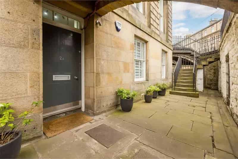 2 Bed Flat Maindoor West End Edinburgh