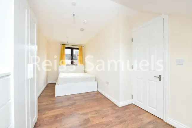 End Terrace House for Rent Manchester Road Isle of Dogs London E14