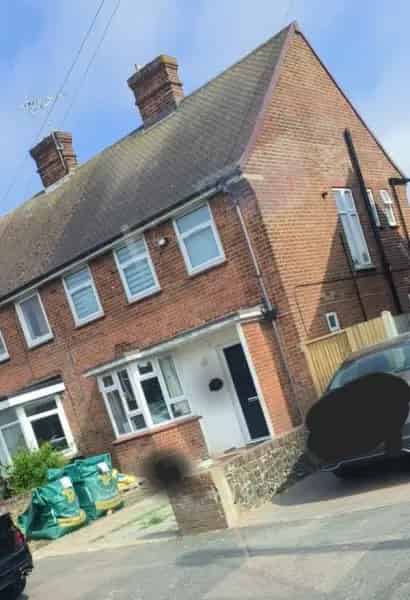 3 Bedroom Semi Detached House with Big Back Garden and Outdoor WC