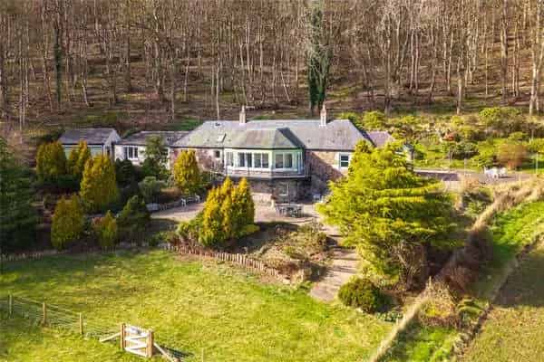 Ploughman's Cottage: 3-Bed Home with Garden and Views