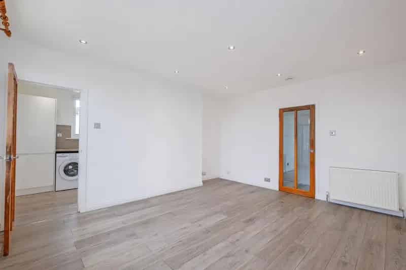2 Bedroom Flat for Sale Ideal for Landlords