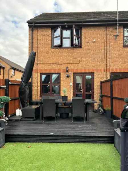 Lovely 2 Bed House Near Schools Newly Renovated