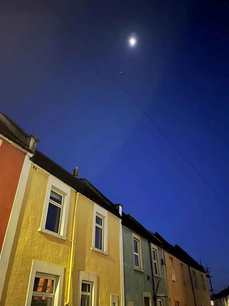 2 Bedroom Terraced House Near Victoria Park
