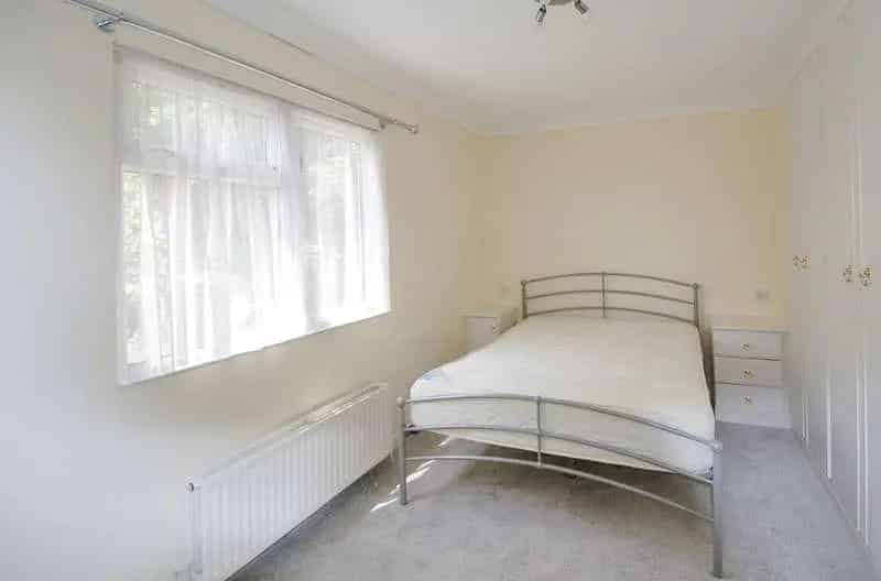 2 Bed Park Home for Sale - Spacious Garden, Modern Kitchen
