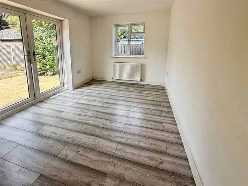 4 Bedroom Bungalow Modern Family Home Detached Chalet