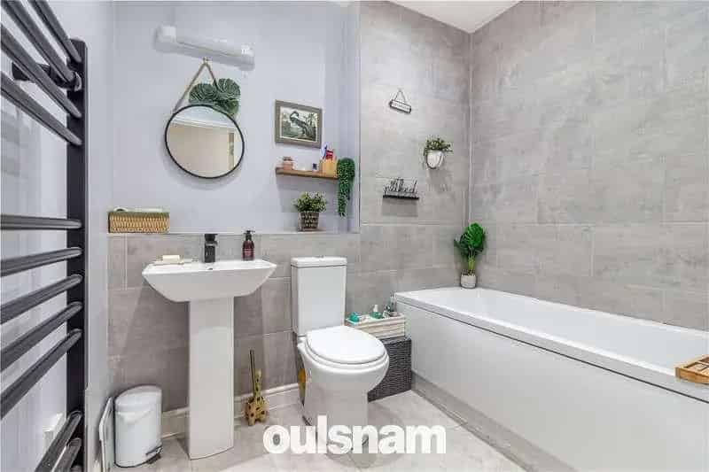 2 Bed Flat for Sale Near Amenities