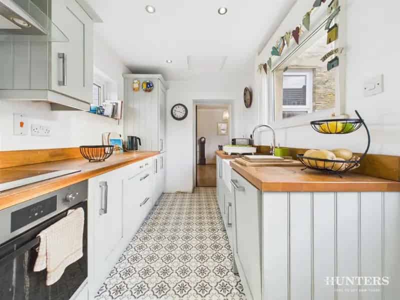 3 Bedroom Victorian End Terrace House For Sale