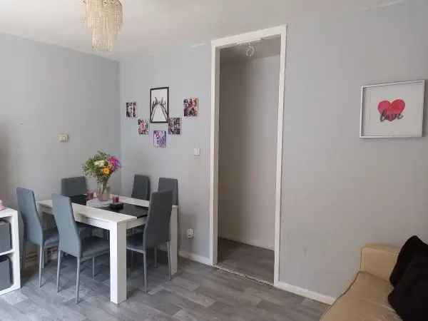 Flat For Rent in Slough, England