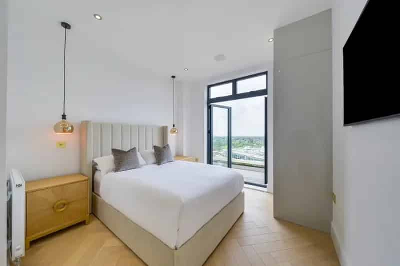 2 Bedroom Penthouse Apartment to Rent - Bills Included