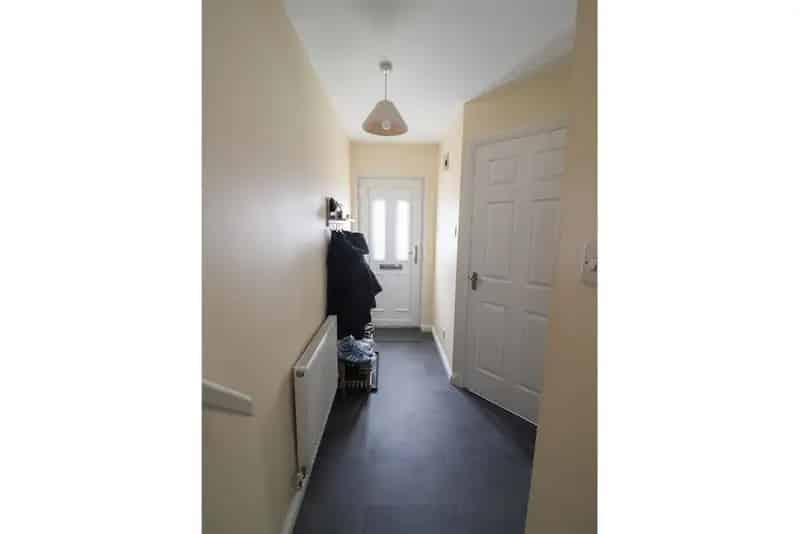 3 Bed Semi-Detached House with Garden and Parking