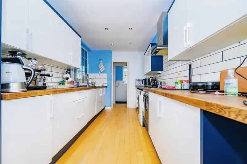 2 3 Bedroom House Nash Mills Modern Kitchen Garden Close Amenities