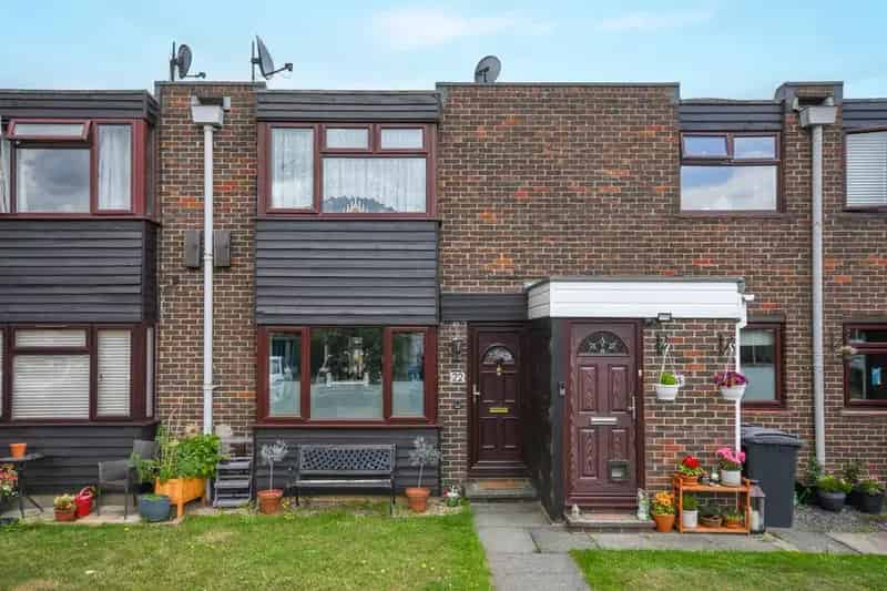2 Bedroom Maisonette For Sale