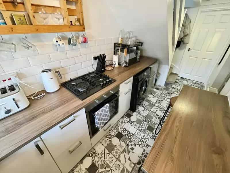 1 Bedroom Terraced House for Sale - Freehold with Private Parking
