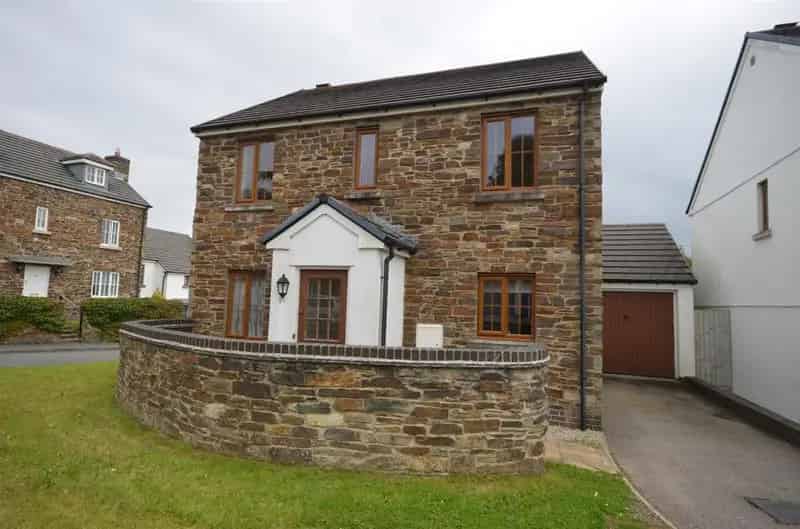 5 Bedroom Detached House To Rent