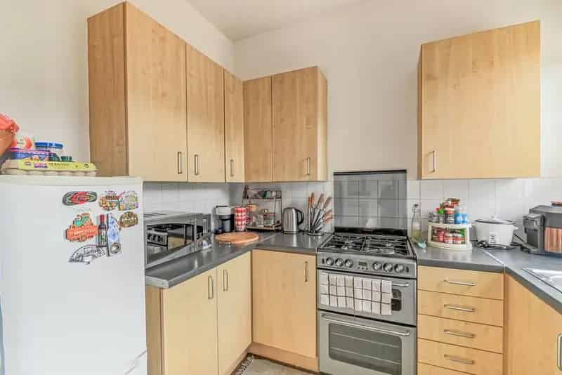 Spacious One Bedroom Victorian Apartment Near Kilburn High Road