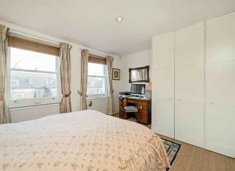 Flat For Sale in London, England