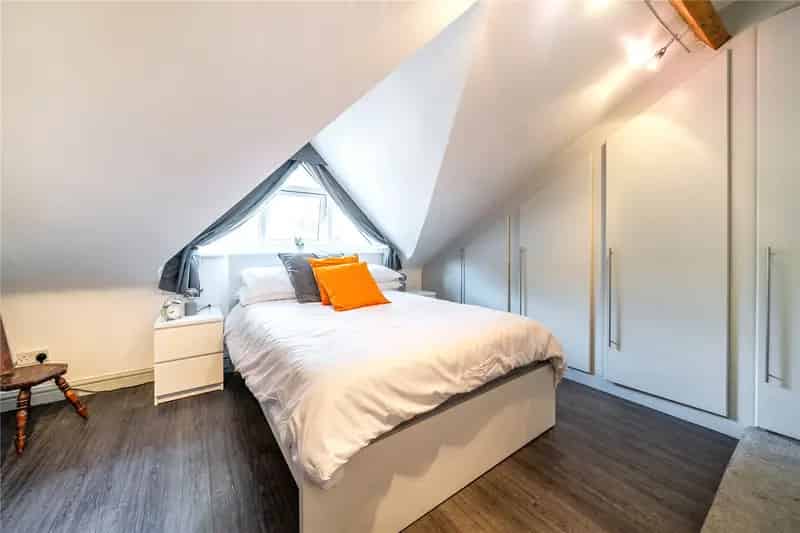 Charming 3-Bedroom Cottage with Character and Private Garden