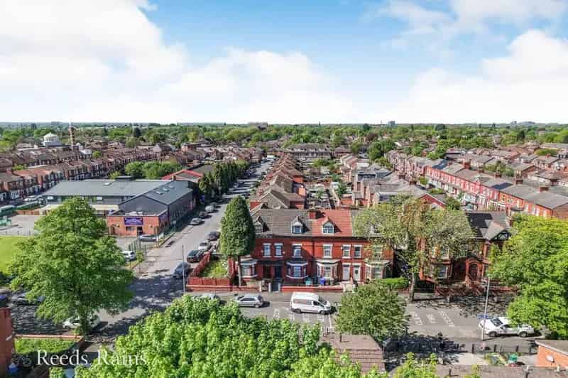 5 Bedroom Mid Terrace House Manchester M13