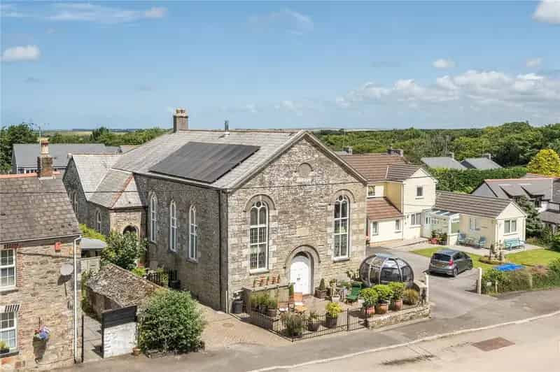 4 Bedroom Detached House for Sale in Village