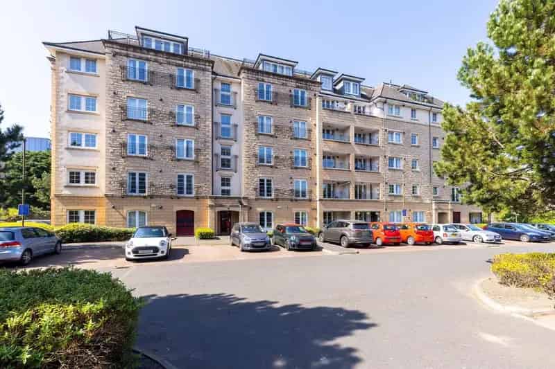 2 Bedroom Ground Floor Flat for Sale in Powderhall Edinburgh