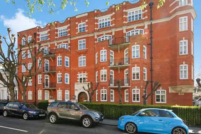 4 Bedroom Apartment in Abingdon Villas Kensington W8