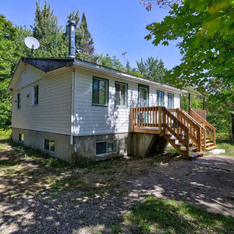 2-Bedroom House with Lake Access Near Regional Activities