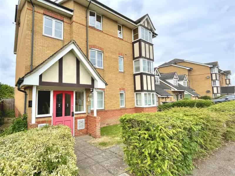 2 Bedroom Apartment with Allocated Parking Redwood Grove