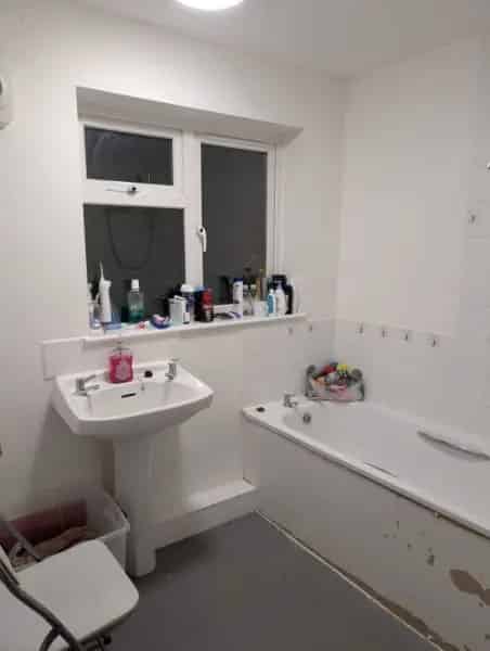 3 Bedroom House with Garage and Garden Near School