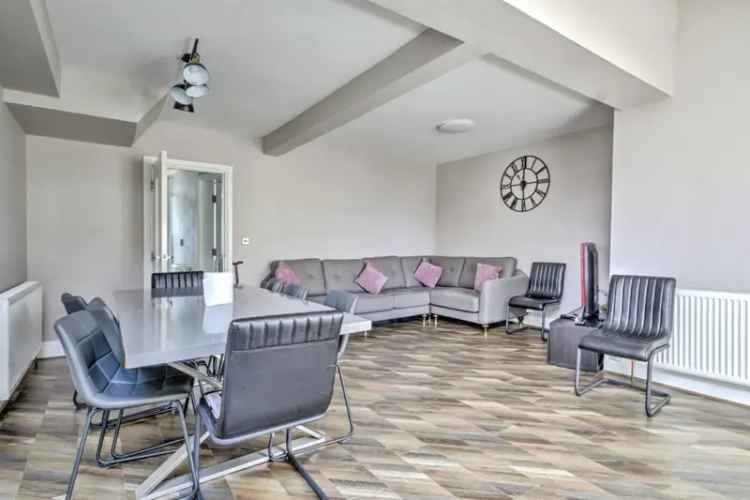 Six Bedroom Family Home With Garage and Gardens